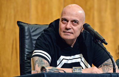 Слави към Скопие: Ще гледате ЕС през крив макарон, а аз ще пея с кеф песни от Пиринско