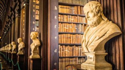 Университет забрани на професор по философия да преподава за Платон - било твърде гейско