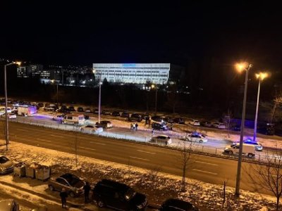 Кола се обърна по таван на столичен булевард