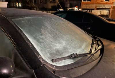 Що за идиоти има: Автомобили в Бургас осъмнаха намазани с пастет, олио и брашно (СНИМКИ)