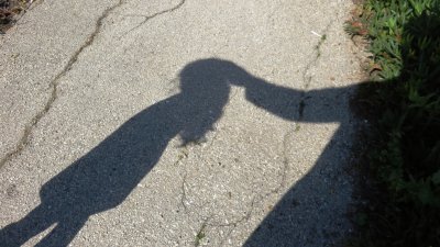 Задържаха 72-годишен, блудствал с 10-годишно момиче