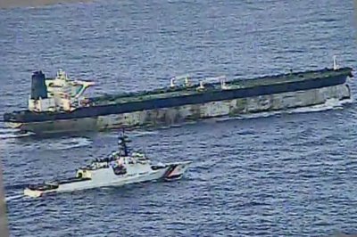 СAЩ зaдържaт пореден тaнкер на Путин