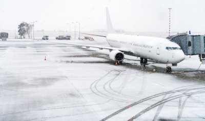 Сняг и лед затвориха летището във Виена