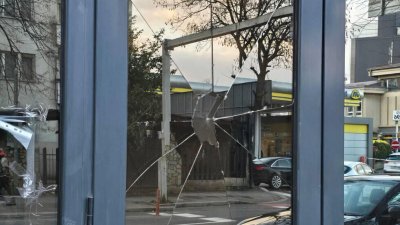 Вандалско нападение над посолството ни в Скопие Неизвестен мъж е