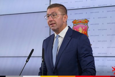 Мицкоски: Включването на българите в конституцията предефинира македонската идентичност