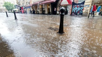 Бедстваме: Евакуация в село Сливарка заради свлачище