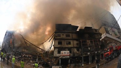 Жертвите в пожара в мол в Пакистан вече са 11