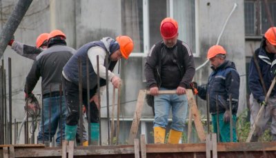 Турци, киргизстанци и индийци напират да работят в България