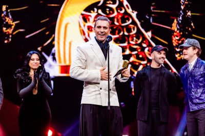 Руши и Белослава в любовен дует изкачиха "Еверест"