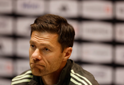 Перес тарикатски изгонил Алонсо, за да не плаща, а тарторите отсвириха треньора