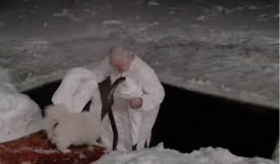 Белоруският президент Александър Лукашенко се потопи в ледени води на