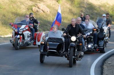 Рецепта срещу Путин: Ударете Крим! Статуята на егото на диктатора