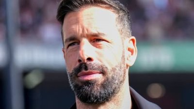 Рууд ван Нистелрой ще се присъедини към треньорския щаб на