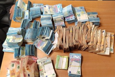 Хванаха трима с фалшива валута на стойност 40 000 лева в Русе