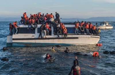 Общо 34 мигранти са открити днес на плажа в югозападната