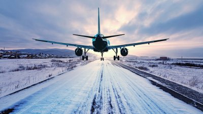 Силен снеговалеж засипа Истанбул по интензивно в европейските райони на