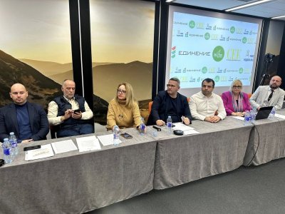 Над 100 граждански активисти обществени личности и представители на политически