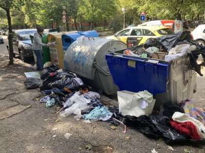 Макар и с препълнени кофи месеци наред, в "Люлин" няма да се опрощава такса "смет"