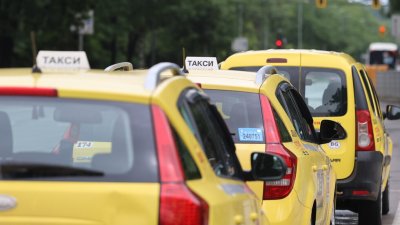Такситата настояват за контрол върху електронните броячи