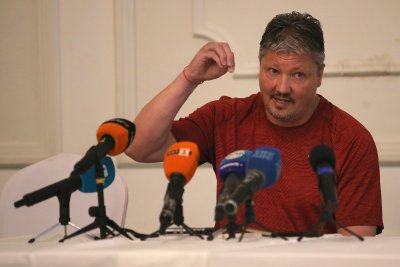 Обрат: Връщат Любо Пенев у нас, за да продължи лечението?