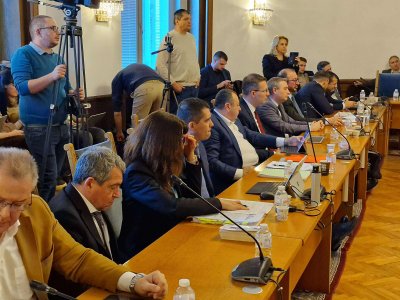 Днес следобед Правната комисия успя да започне работа като още