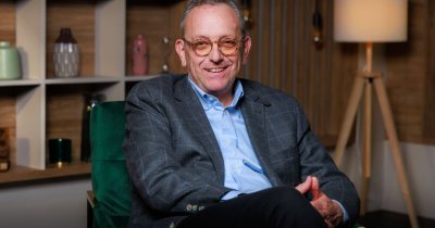 В момента България прилича на Париж от 1920 г когато