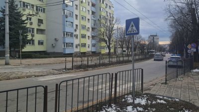 Кола блъсна пешеходец в Хасково, шофьорът избяга