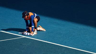 Докато ние мръзнем: Дете припадна на корта заради жегата в Австралия 