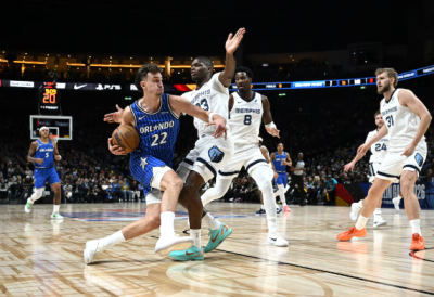 "Забивка на годината" видяха феновете на НБА в Берлин, Орландо удари Мемфис (ВИДЕО)