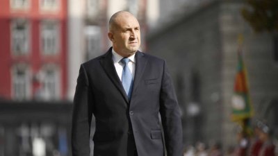 Човек на Радев взе на подбив политическите врачки 