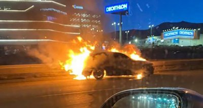 Кола се запали в движение на Околовръстното в София