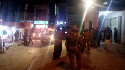 15 са загиналите в експлозията в джамия в Пакистан