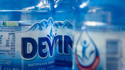 „Девин“ дарява 57 тона минерална вода на Перник