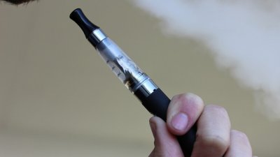 Инсулт грози потребителите на електронни цигари