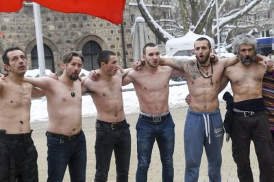 Леденото хоро – гей парадът на селските мачовци
