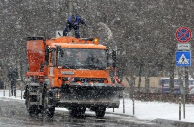В София обработват улиците със смеси срещу заледяване
