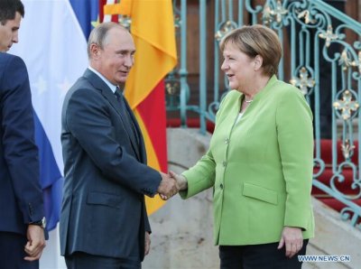 Путин и Меркел си говорят на немски в Кремъл