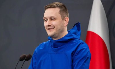 Гренландските власти заявиха че островът няма да се огъне под