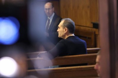 Васил Божков само се разходи до съда, отложиха го