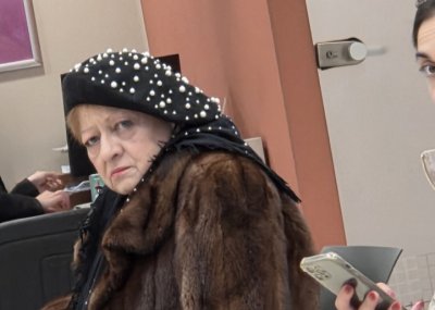 ХИТ: Богдана Карадочева обръща реститутските пачки в евро 