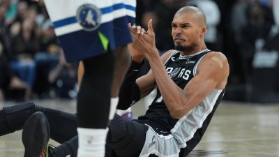 Виктор Уембаняма изведе Сан Антонио Спърс до победата срещу Юта