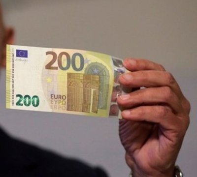 Купища сигнали в КЗП: Търговци не приемат банкноти от 200 евро