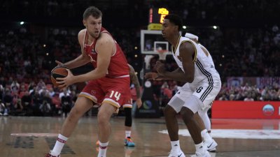 Везенков вдъхнови Олимпиакос срещу Макаби