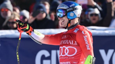 Световният шампион в дисциплината Марко Одермат спечели супергигантския слалом от