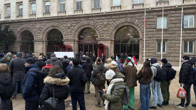 Радев каза сбогом на "Дондуков" 2 