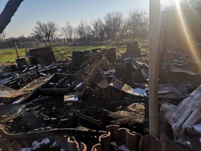 Тежък пожар остави семейство от пазарджишкото село Смилец без дом