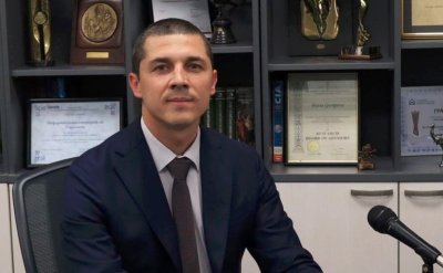 Любов ли бе да го опишеш: Мирослав Иванов брани мъжки Лена Бориславова