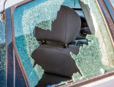 Издирват бандит потрошил служебен автомобил и задигнал техника за климатици