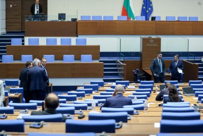 Два пъти парламентът не успя да започне работа При регистрацията