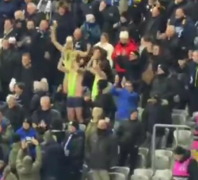 Трима фенове на Брюж пътували до Казахстан за да гледат